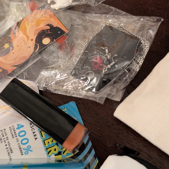 New Dr. Pepper Canvas Pouch Stuffed With Goodies - Picture 3 of 5